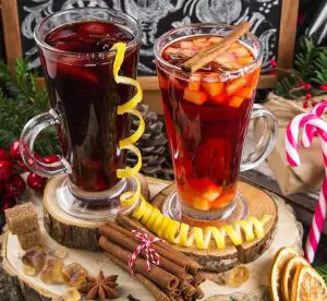 pic of two glasses of non-alcoholic mulled wine