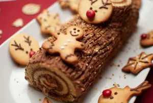 Pic of a yule log in France to illustrate an article about Christmas traditions